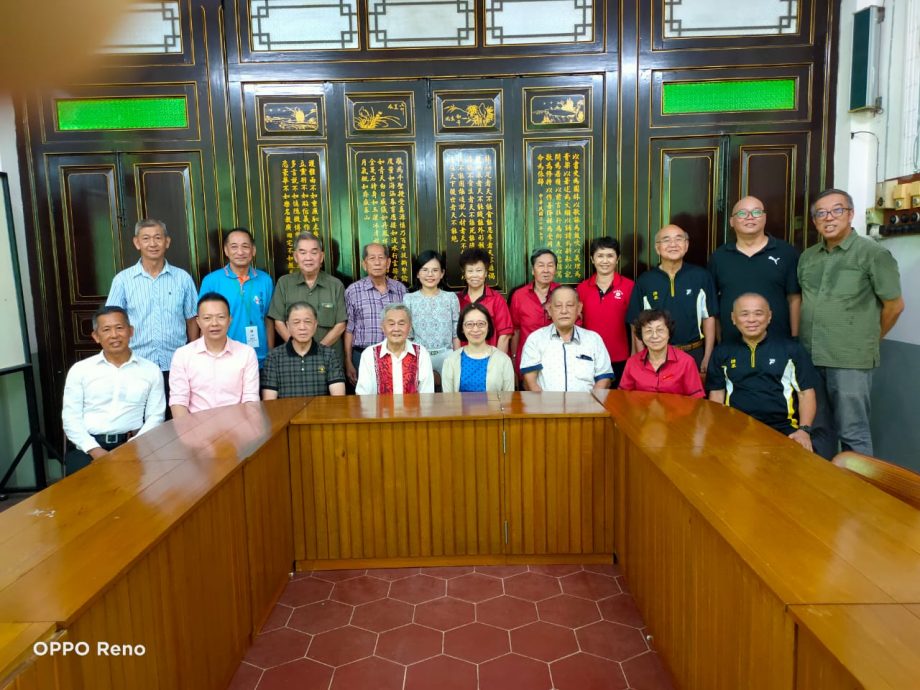 柔:新闻:黄国华:培养人才 吁台提供更多奖学金