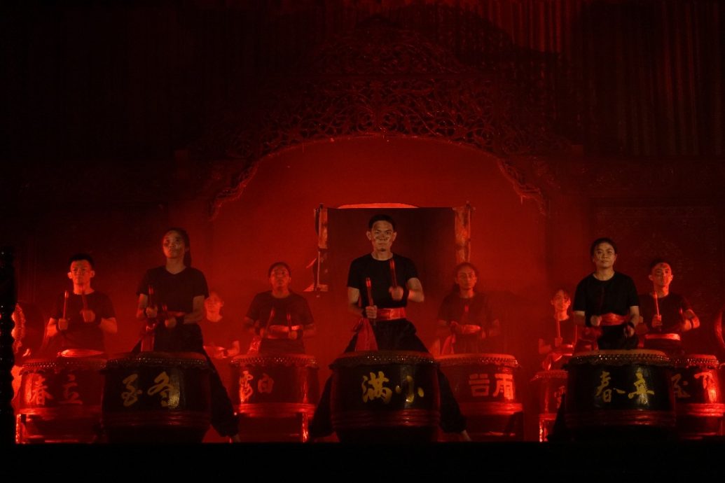 柔:版头之一:工大二十四节令鼓队第二届公演《浮生百态》 鼓声配合灯光为观众带来视听飨宴