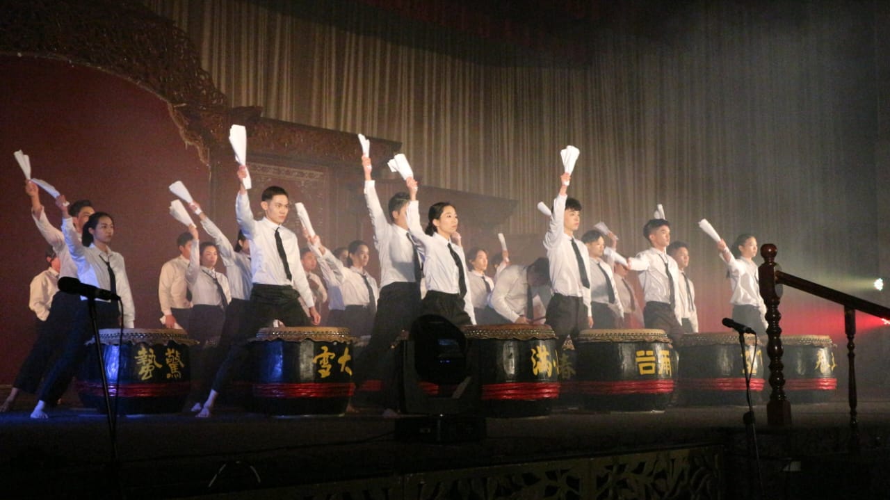 柔:版头之一:工大二十四节令鼓队第二届公演《浮生百态》 鼓声配合灯光为观众带来视听飨宴