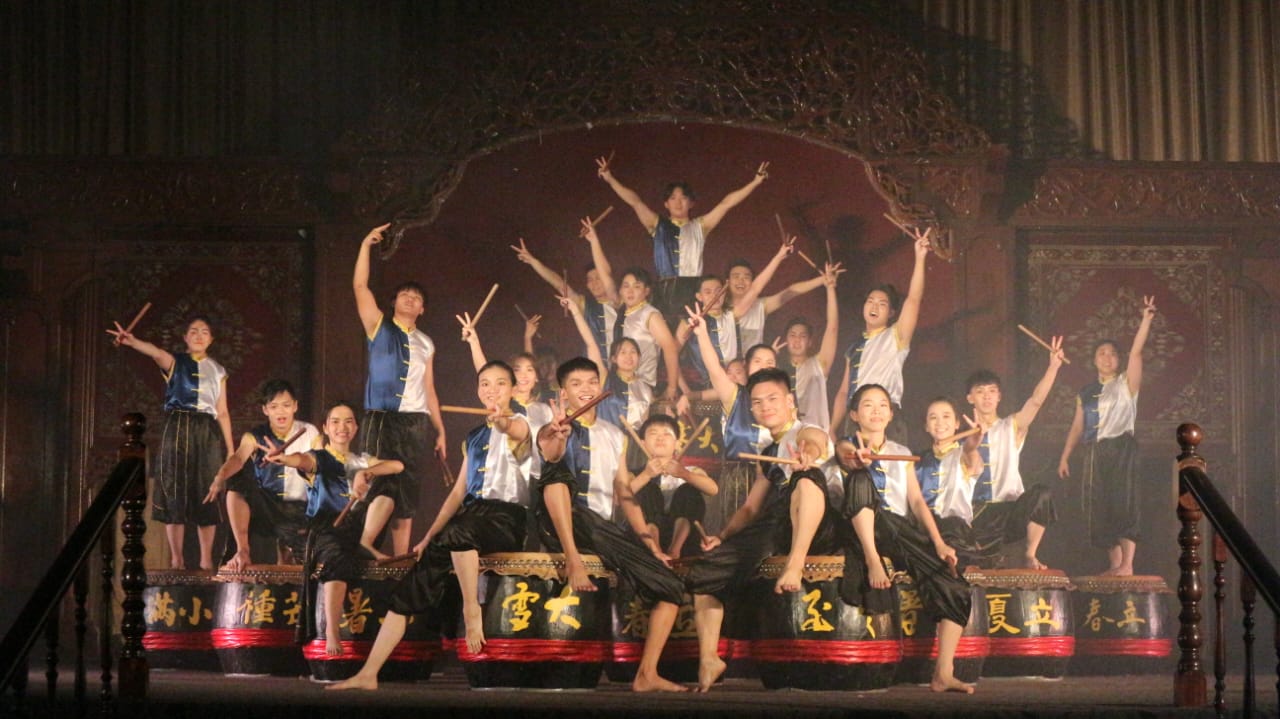 柔:版头之一:工大二十四节令鼓队第二届公演《浮生百态》 鼓声配合灯光为观众带来视听飨宴