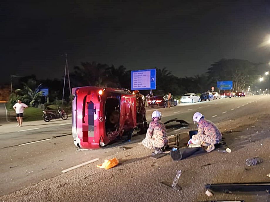 柔:联邦大道大吉花园 2车相撞 2死5伤