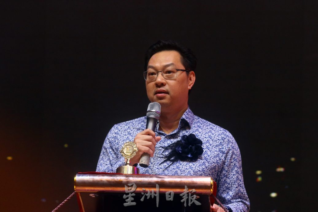 柔:解决医院停车位不足问题 潘伟斯:提议修建多层收费停车场