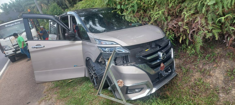 柔:车子失控撞路边,兴楼州议员艾薇雅车祸,嘴巴下巴缝19针