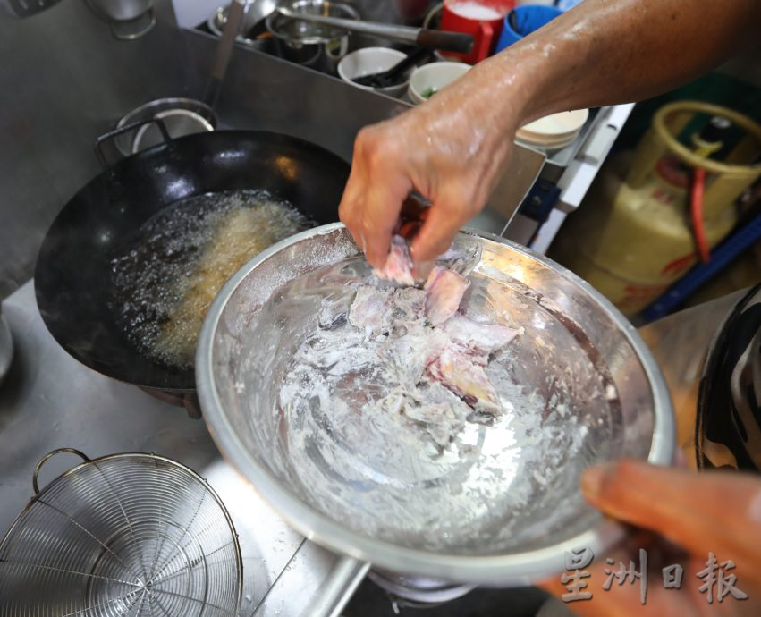 柔：食客指路（4月9日见报）：新山百万镇港式鱼头炉