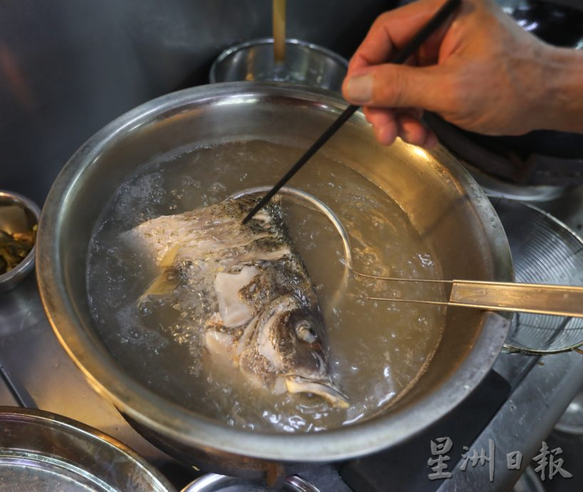 柔:食客指路(4月9日见报):新山百万镇港式鱼头炉