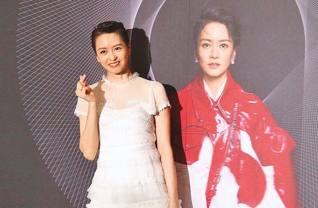 梁咏琪开唱花海舞台震撼 ​台殡葬业看吓“像告别式”