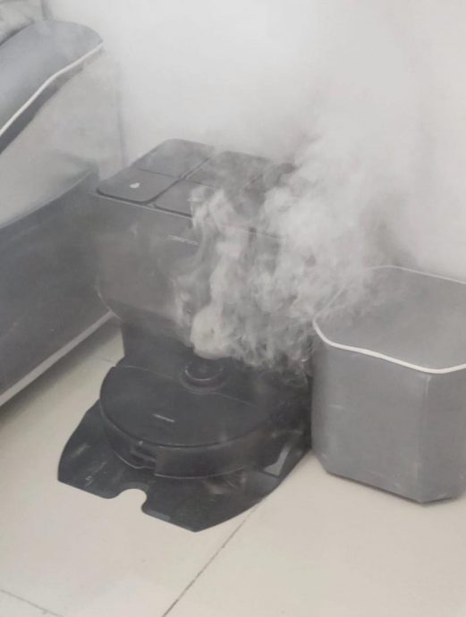 正在充电的扫地机器人自燃·所幸屋主及时发现