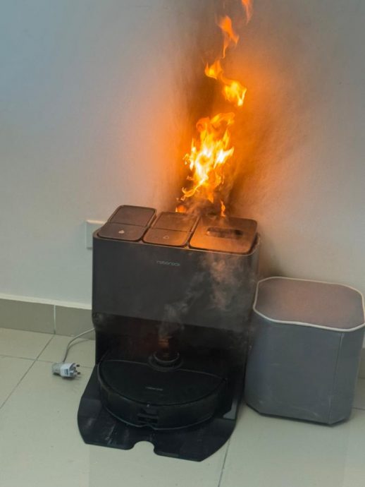 正在充电的扫地机器人自燃·所幸屋主及时发现