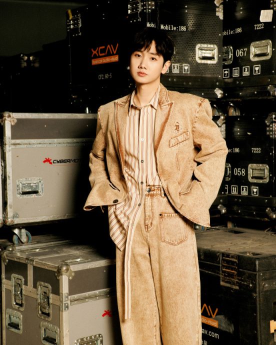 汪苏泷否认摸大腿性骚扰 爆料者坚称没收钱