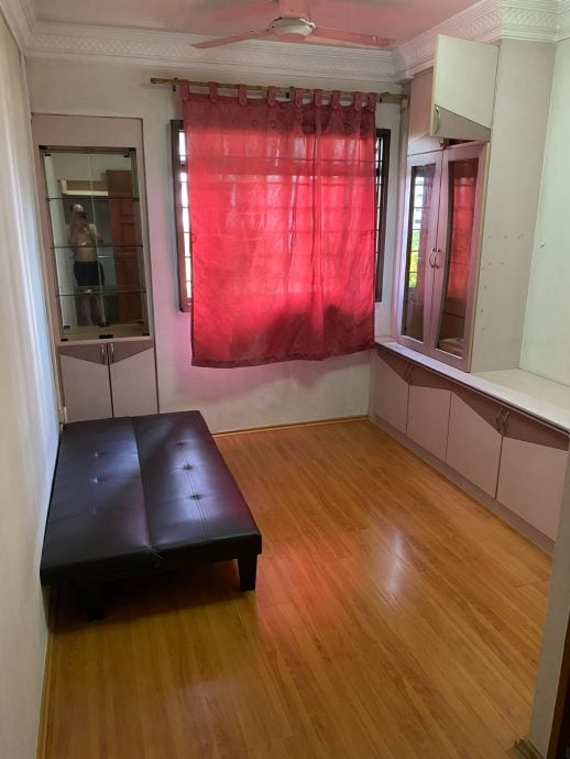 没冷气也没床!租金RM2600只能睡沙发