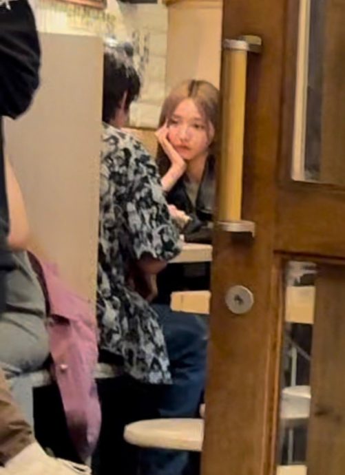 泰人气王Bright郑乃馨爆恋情 贴身聚餐视频“迎战”粉丝