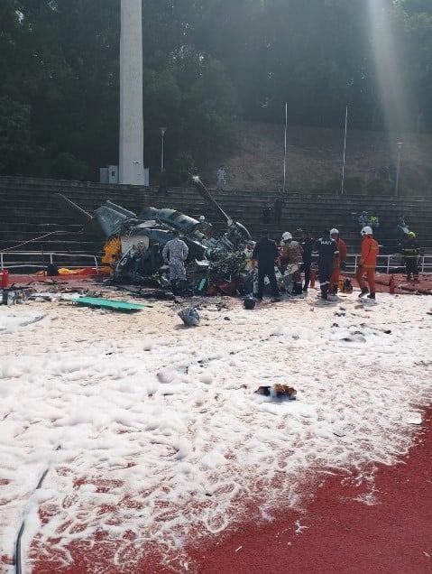 消拯员抵现场救援  将所有死者移出