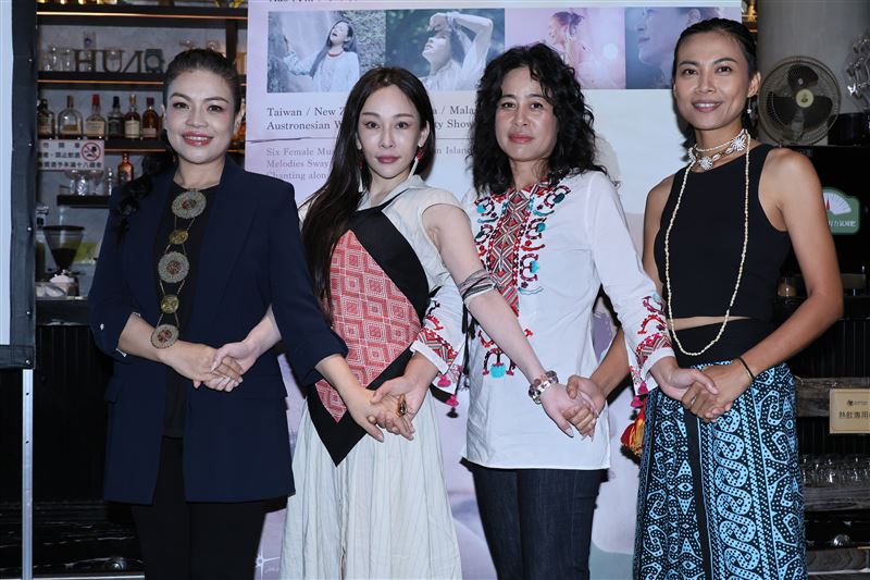 温岚预告年底发片 拍拖4年暂无结婚打算