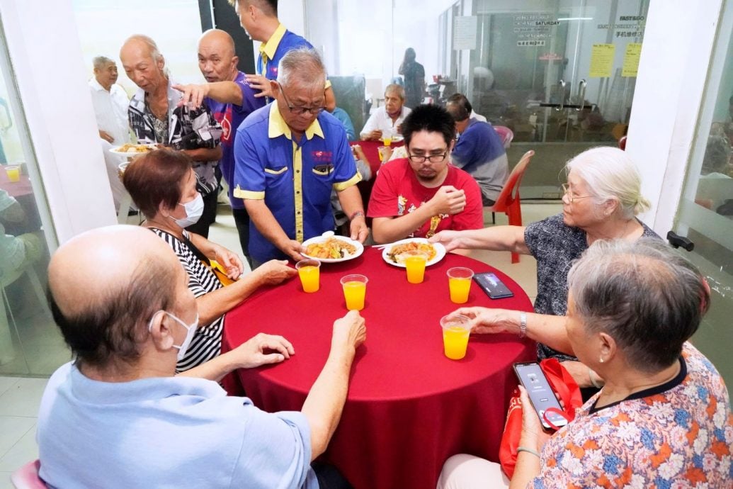 爱心饭堂首间分行启用 巴占舍食堂供午晚餐