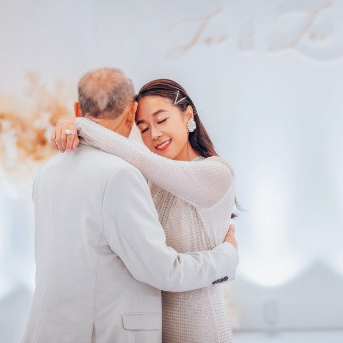 父亲76岁生忌 黄心颖贴婚宴共舞照悼念 