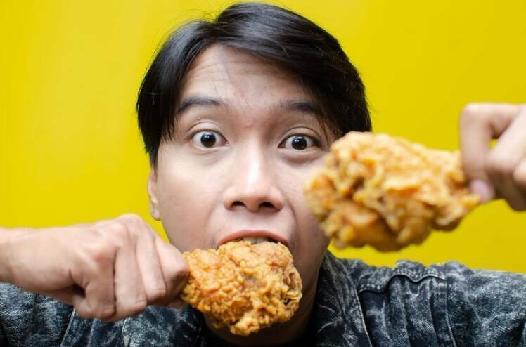 爸爸爱吃炸鸡易生出胖女儿? 研究:男性饮食习惯会影响下一代健康