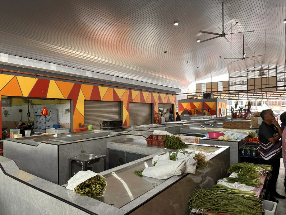 版2头(大都会)黄瑞林:指示新承包商如期完成新古毛巴刹提升工程