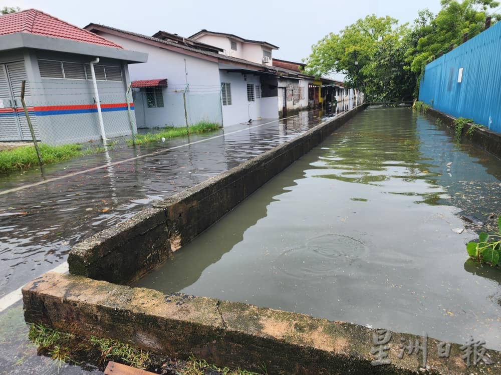 版头-大都会/卫星市发大水/8图