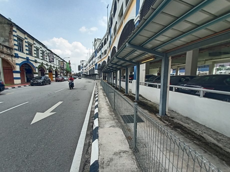 版头-大都会/巴生火车站多层停车场管理层交替免费泊车到5月