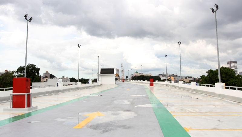 版头-大都会/巴生火车站多层停车场管理层交替免费泊车到5月