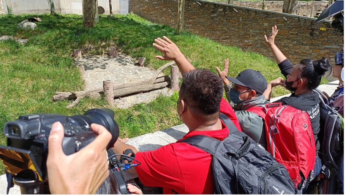 独家logo//探望暖暖后大马奶爸也来看升谊了