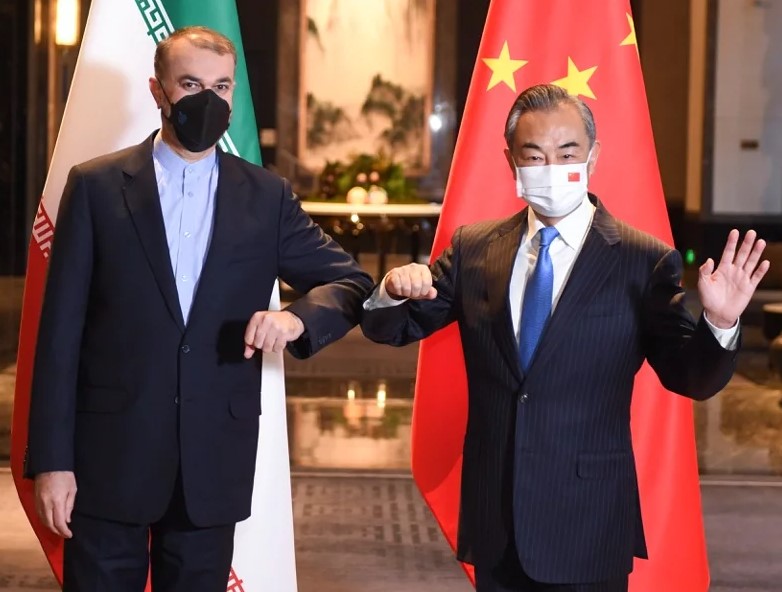 王毅与伊朗外长通电话 称伊朗重申保持克制