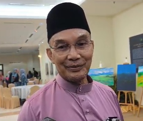 玻大臣证实儿子被扣