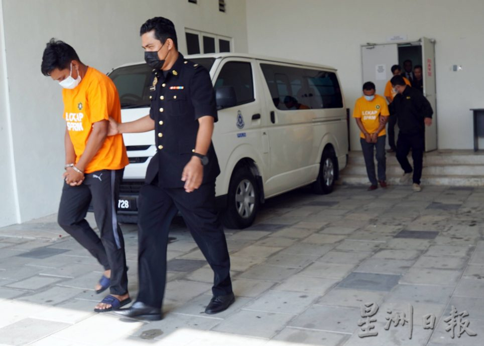 玻高官涉贪 大臣儿被捕  伪文件申索60万共6人延扣