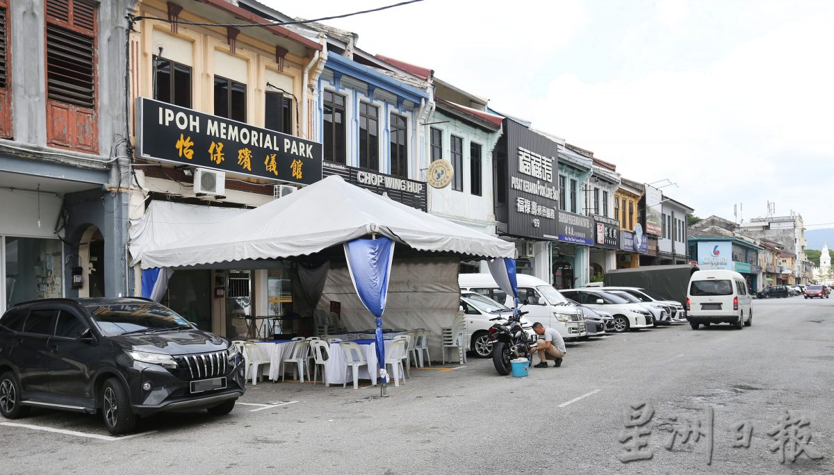 申请不到停车位搭布棚执照 怡谦街殡仪馆业者盼获解决方案