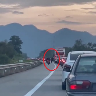 男子在大道上追巴士视频疯传 网民同情又好笑