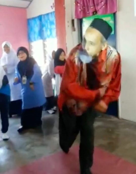 男教师带领学生唱跳《Balik Kampung》网上爆红 网笑亏:他已迫不及待回乡过节了!