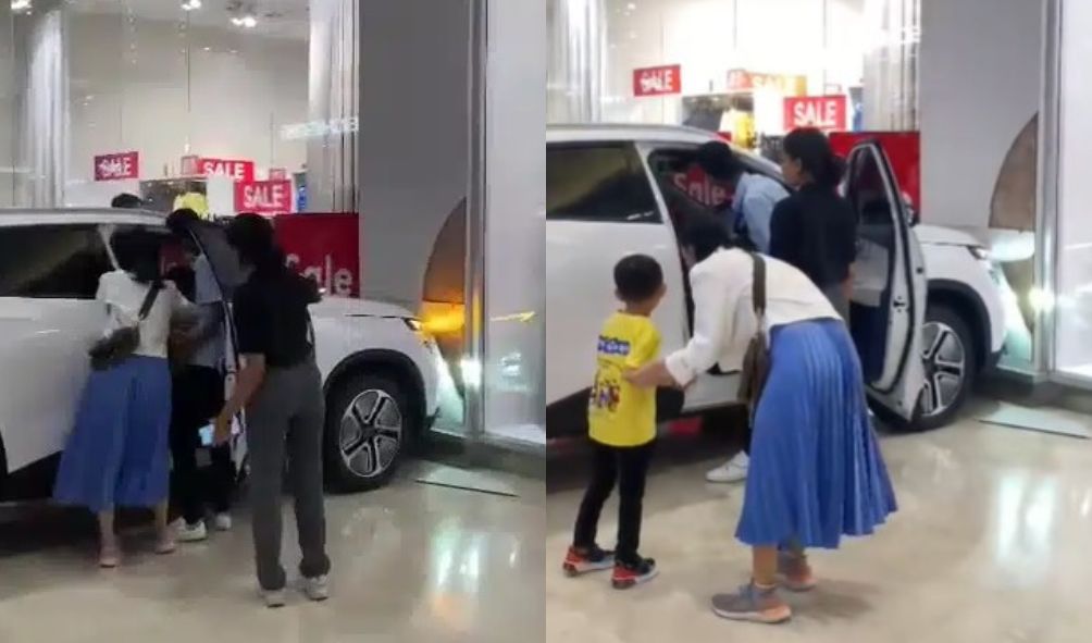 男童溜进车玩耍乱踩油门 展示车冲撞商场店外墙