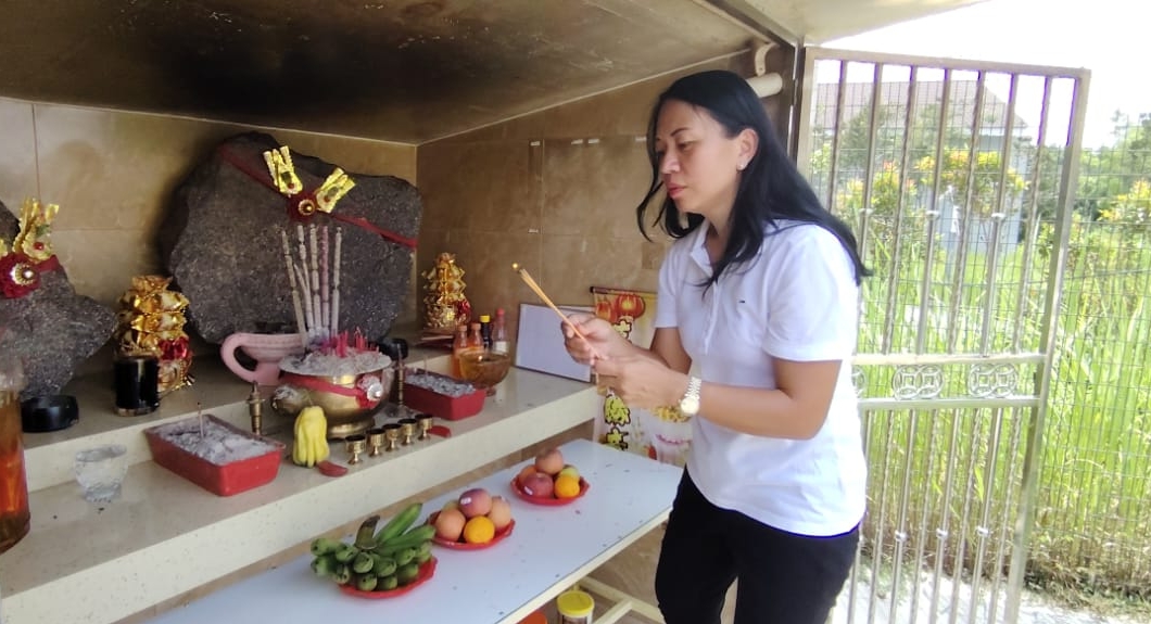 直播怒斥士拉央市会拆神龛 “拖车姐”为口误道歉