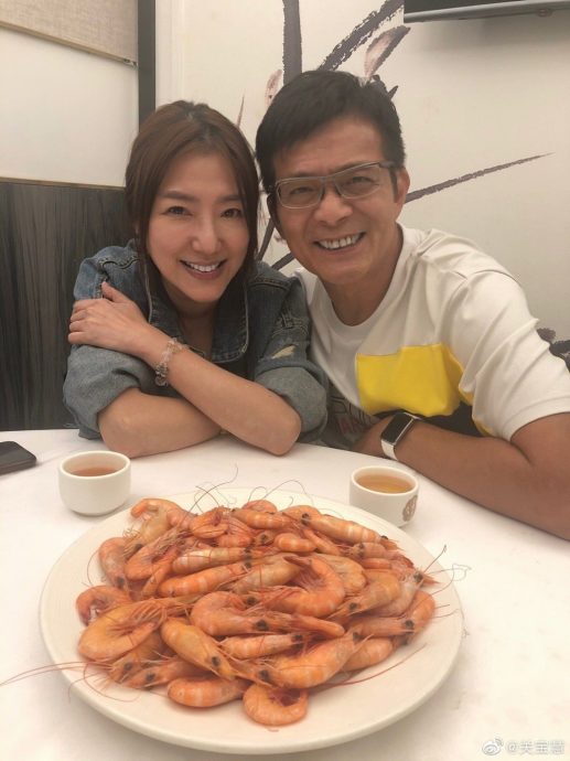 直认与关宝慧减少联络 62岁黄日华有美相伴