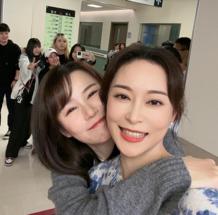 直认与关宝慧减少联络 62岁黄日华有美相伴