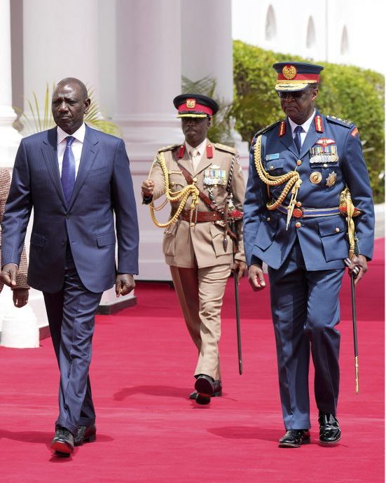 看世界)肯雅军方直升机坠毁 国防军总长等10人罹难