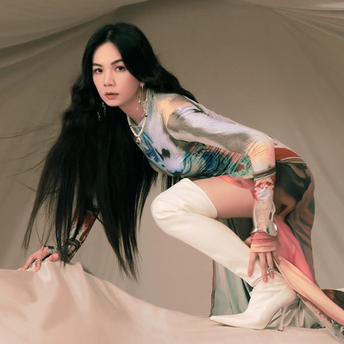 站上300公斤金刚犀牛 Ella崩溃：这什么肌力训练