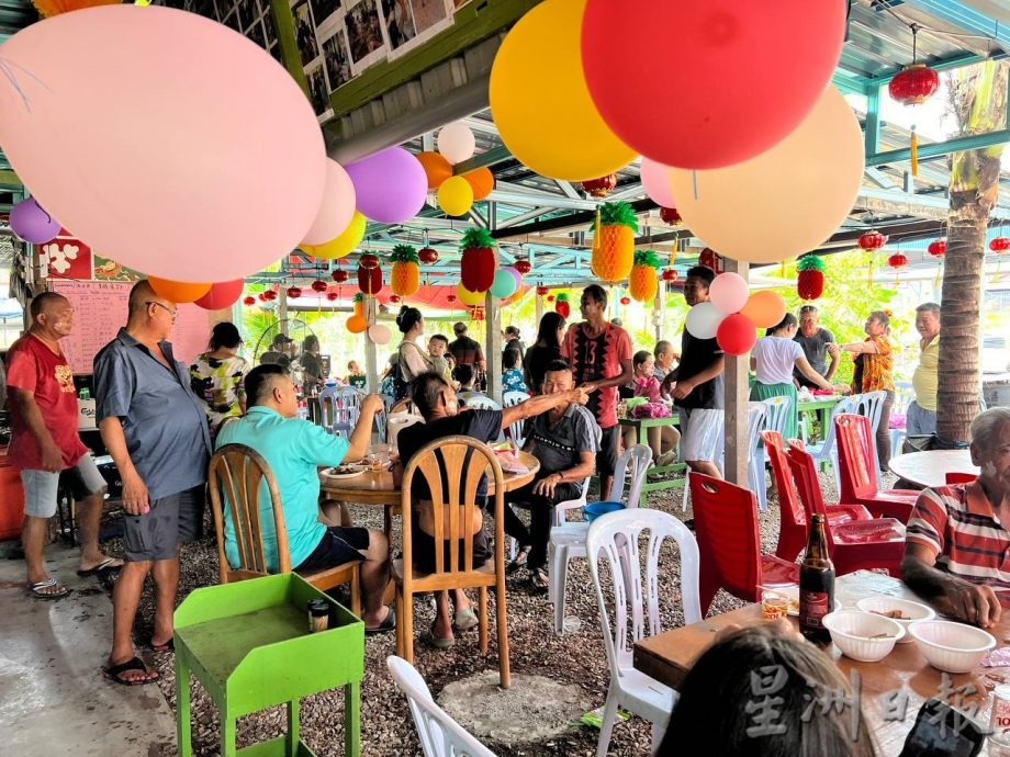 端洛百利新村泼水节欢乐不忘慈善