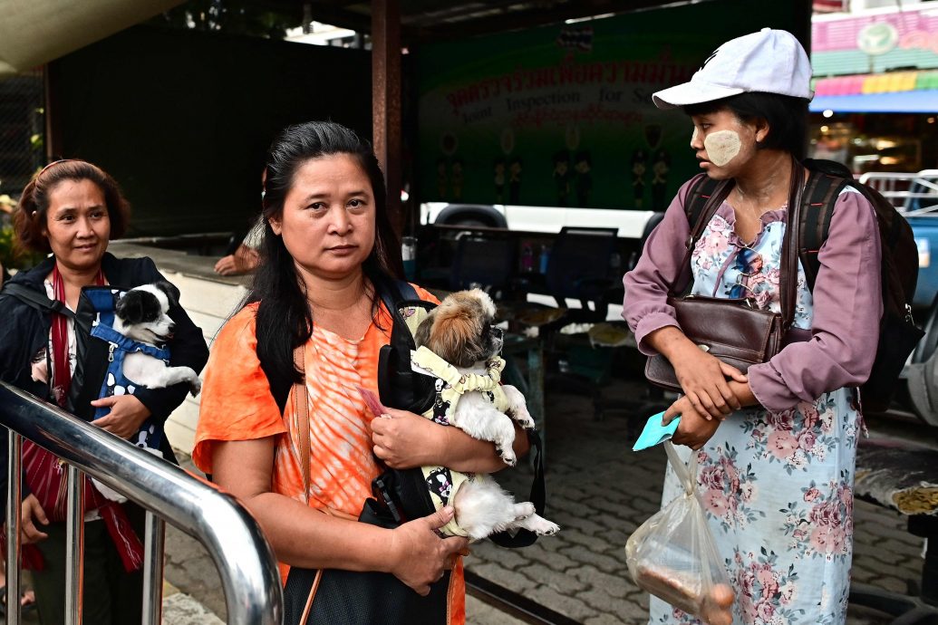 缅民族武装称攻下缅军营 泰官员：妙瓦底镇“沦陷”