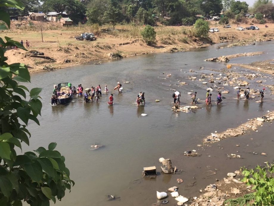 缅甸军事基地遇袭 网赌员工缅居民逃往泰国