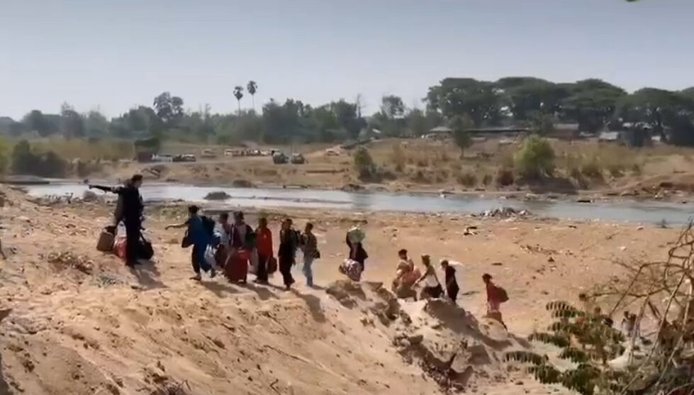 缅甸军事基地遇袭 网赌员工缅居民逃往泰国