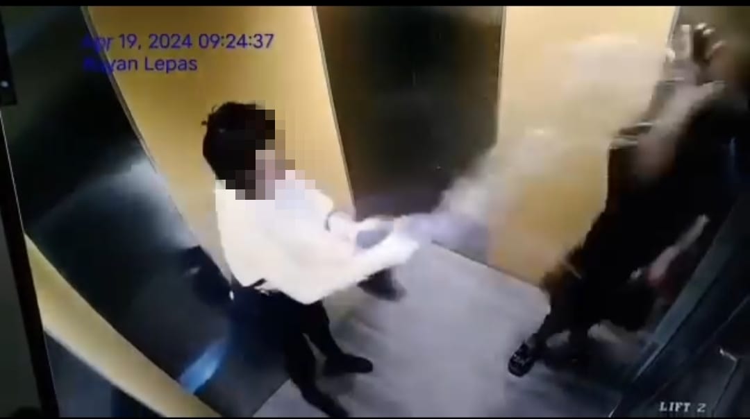 网用/警方控泼热水女嫌犯