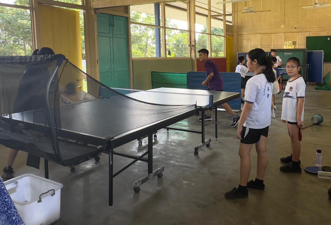 罗思义服务团队走访兴中小学 全面了解校方需求