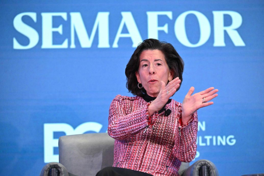 美国商务部长雷蒙多:华为晶片技术落后美国数年