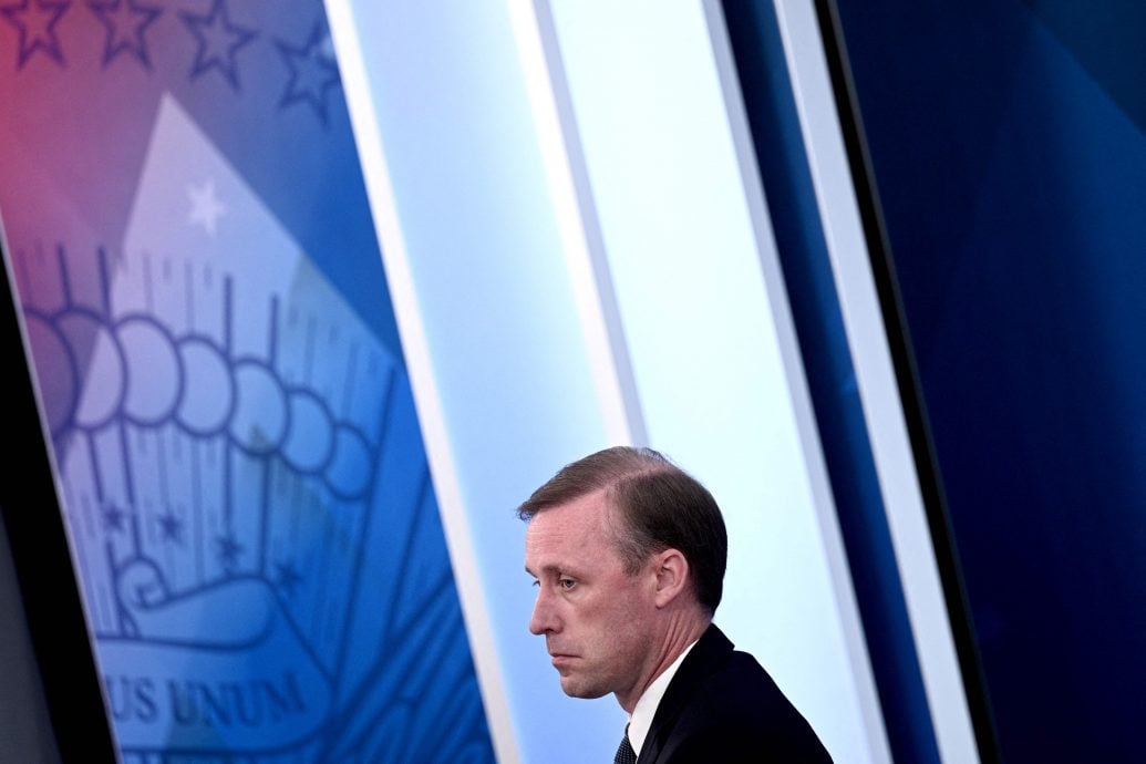 美国安顾问沙利文肋骨骨折 推迟沙地之行