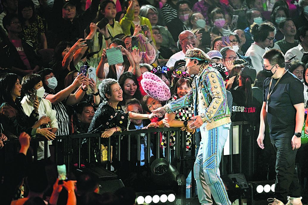 自曝报名参加《中年好声音》被拒 81岁许冠文遭