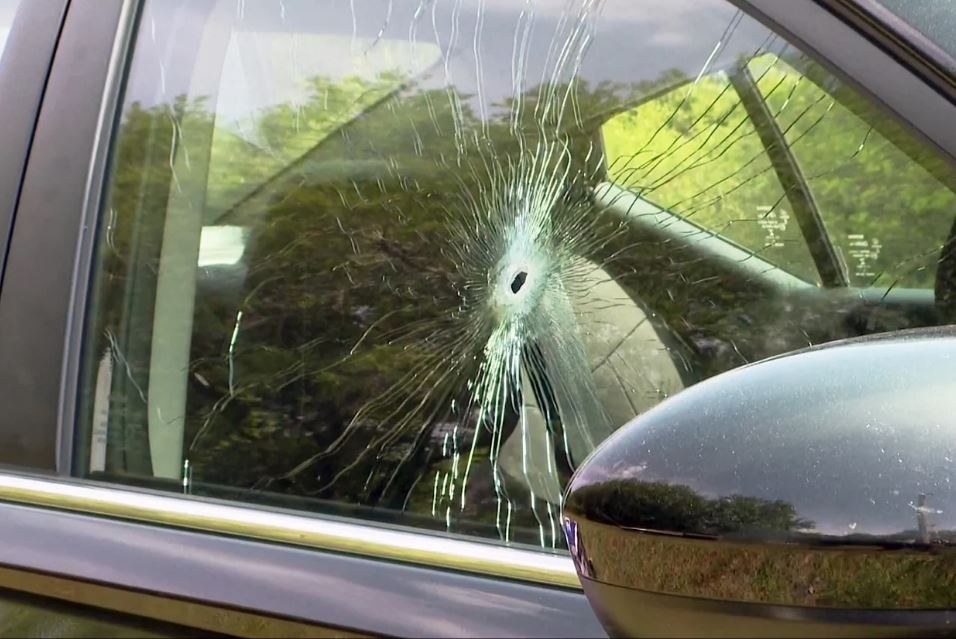 自称接“上帝指示” 女子趁日全食持枪在高速公路扫射