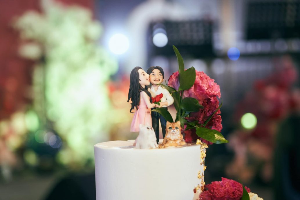 舒淇穿裙褂庆结婚周年 激吻冯德伦甜喊:Love U