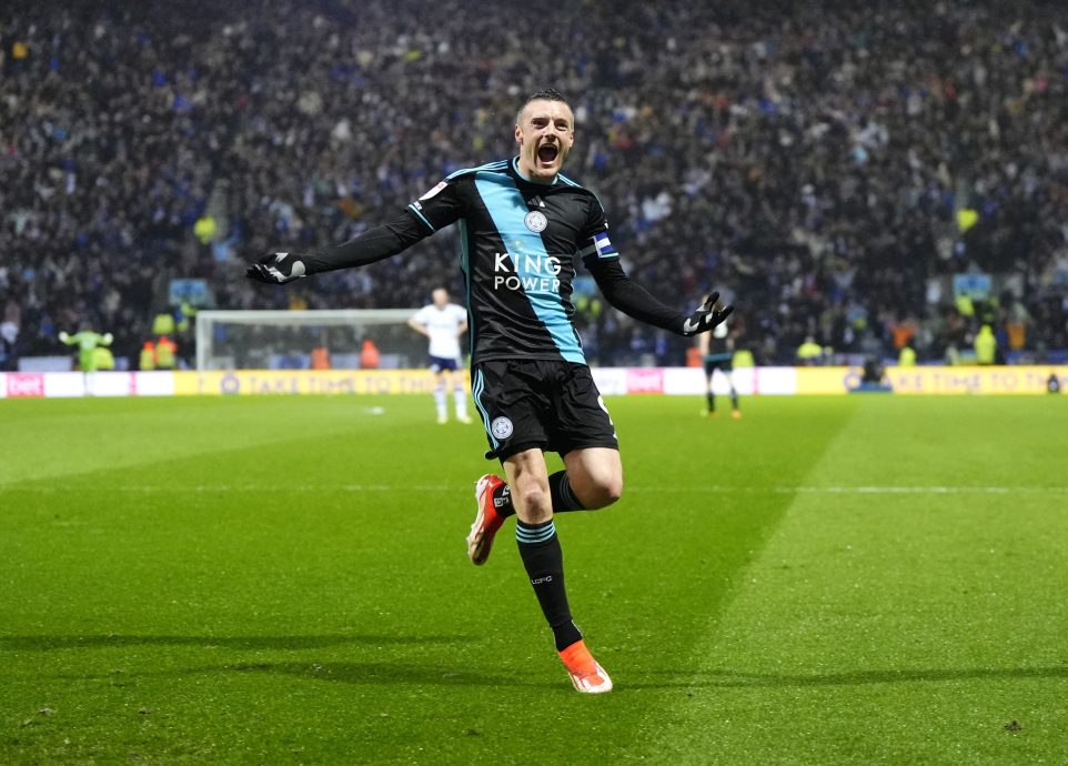 英冠|瓦尔迪不离不弃领军夺冠 莱斯特重返英超!