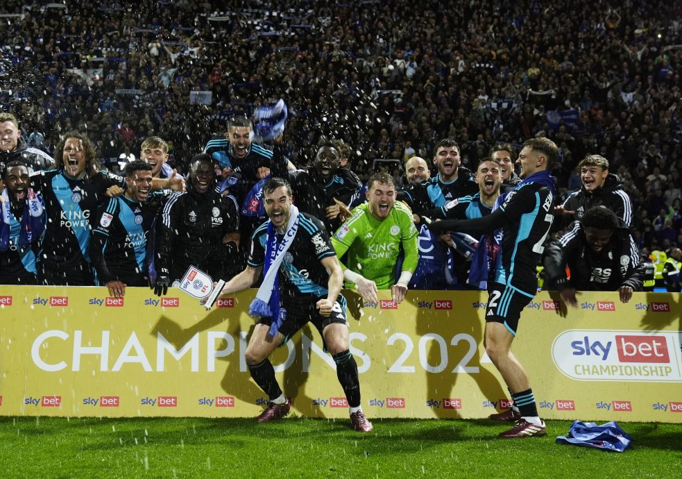 英冠|瓦尔迪不离不弃领军夺冠 莱斯特重返英超!